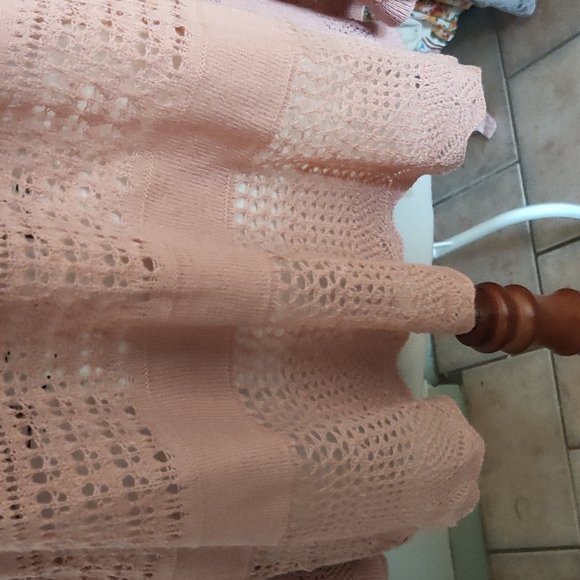 14/16 light weight lace detail jumper - Picture 4 of 6